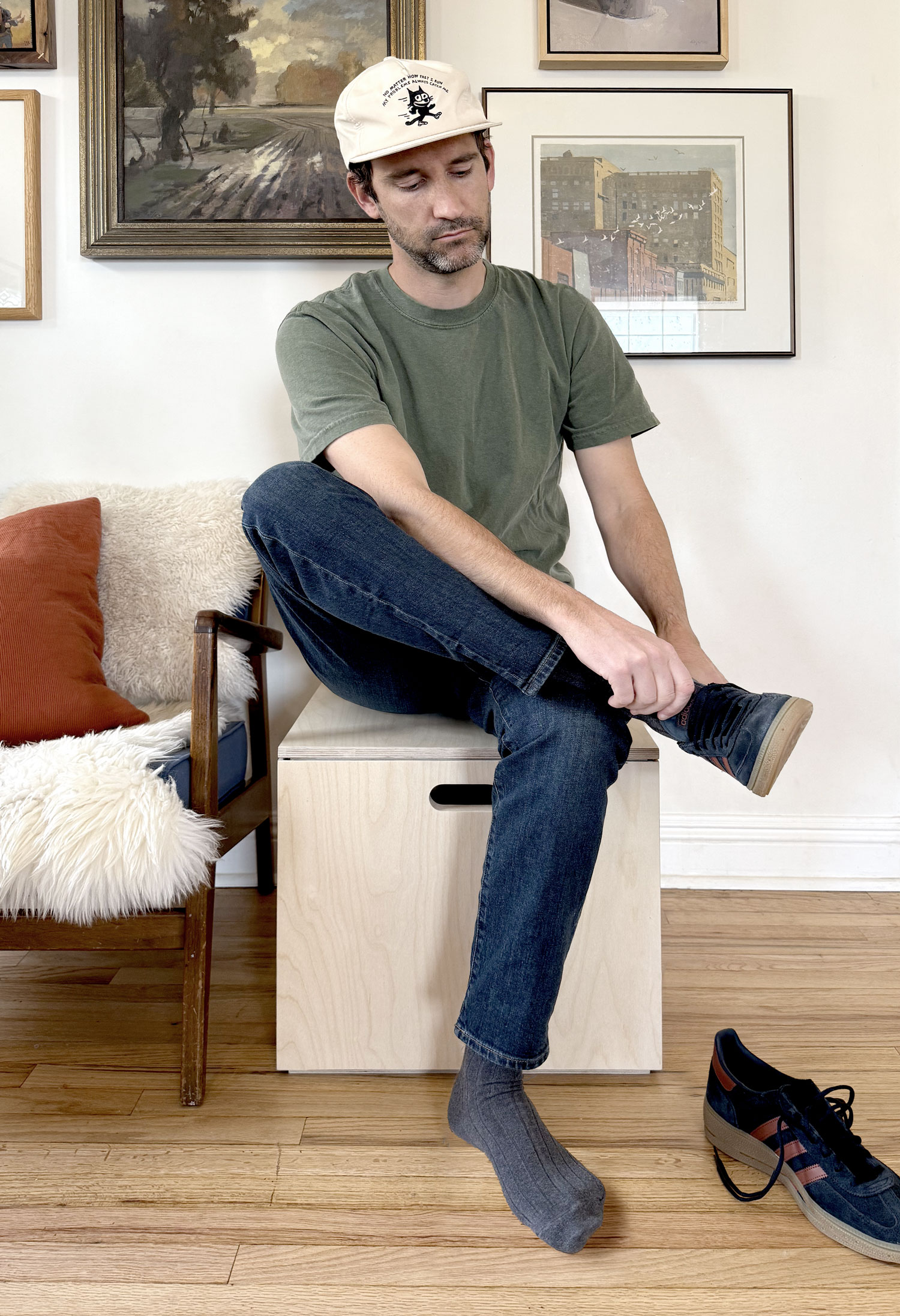 graham-putting-his-shoes-on.jpg